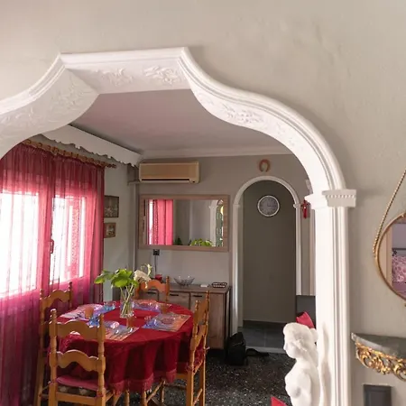 Tilemachos House Case de vacanță